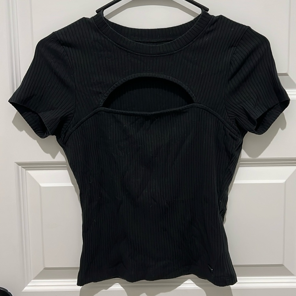 Hollister Black Crop Baby T shirt size M, cutout, great condition.